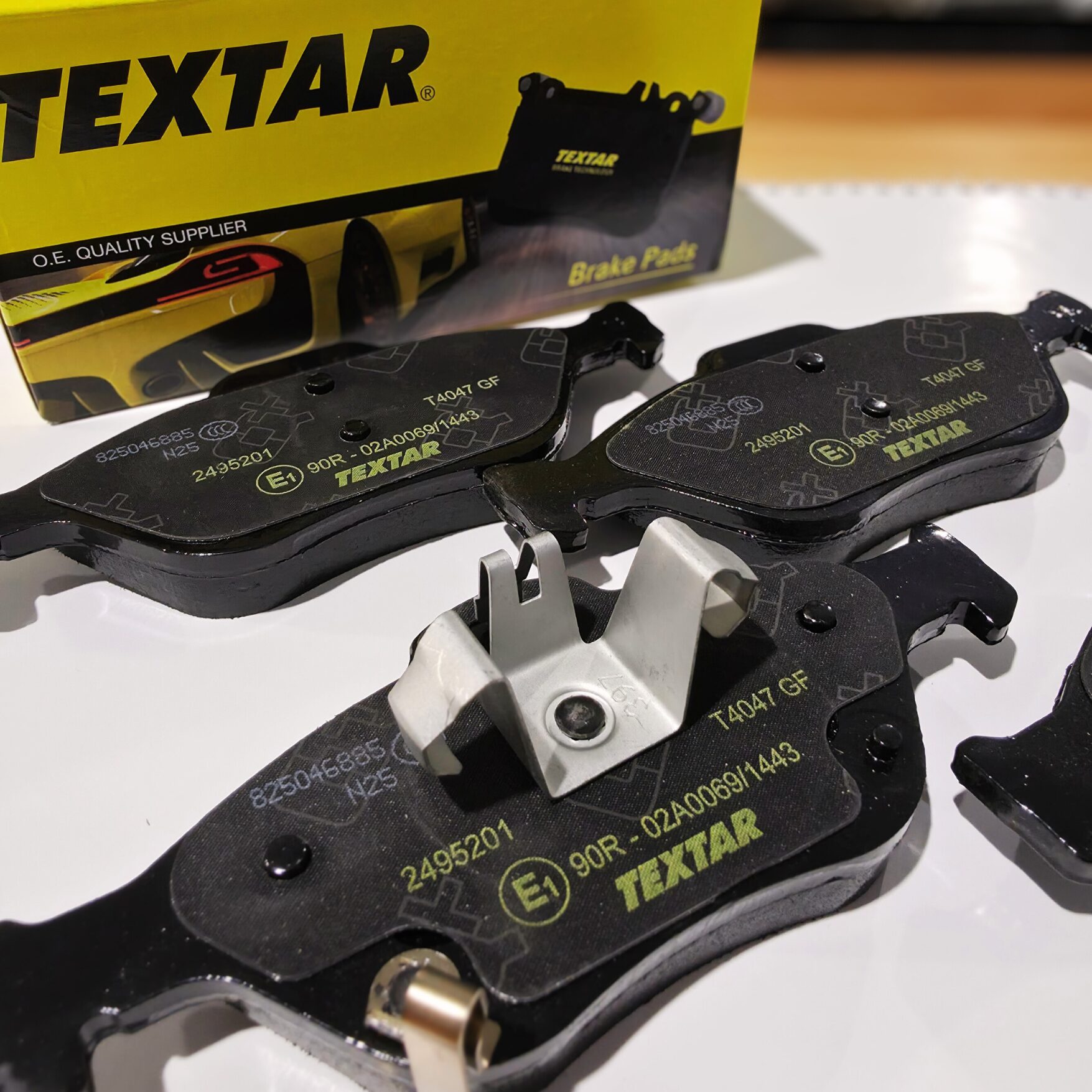 Set plăcuțe frână TEXTAR 2495201 (4 buc) pentru Toyota 044650D120